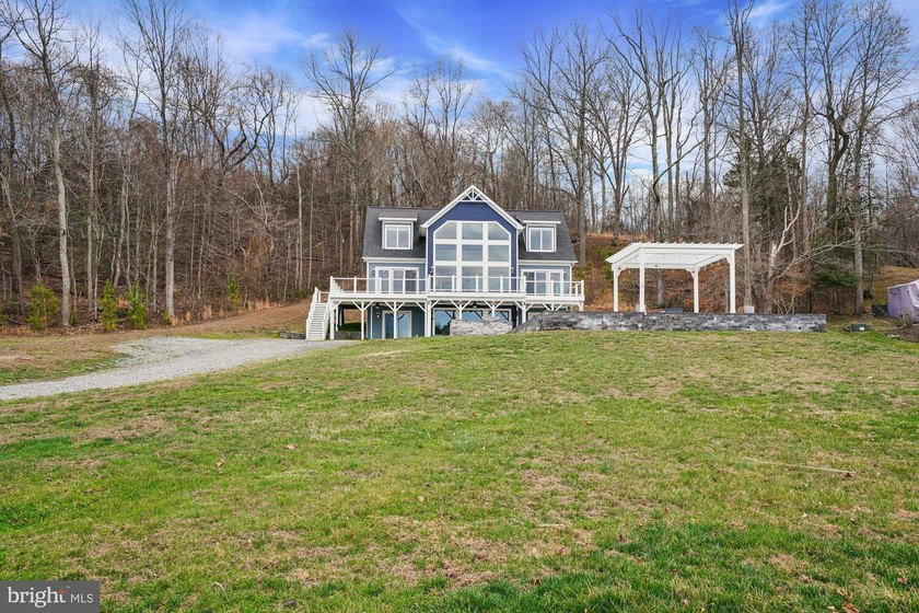 3 Finished Level Custom-built home with absolutely stunning - photo 44