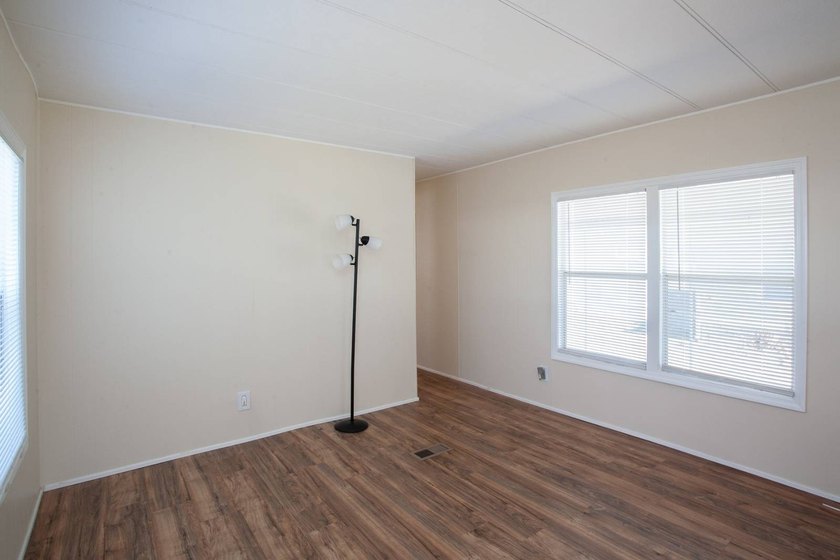 Open floor plan kitchen. With a combined separate dining area - photo 12