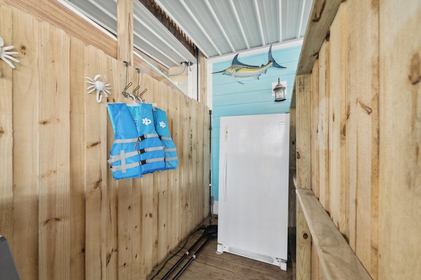 Waterfront living meets beach lifestyle in this beautifully - photo 28