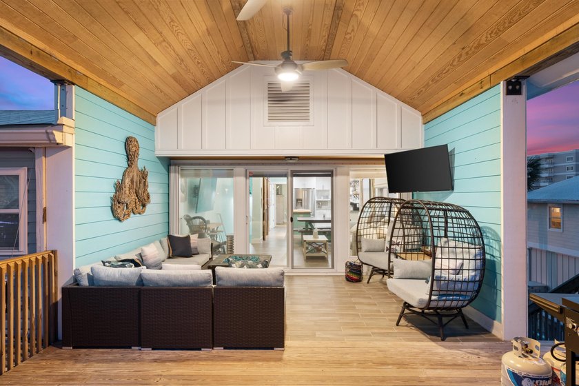 Waterfront living meets beach lifestyle in this beautifully - photo 48