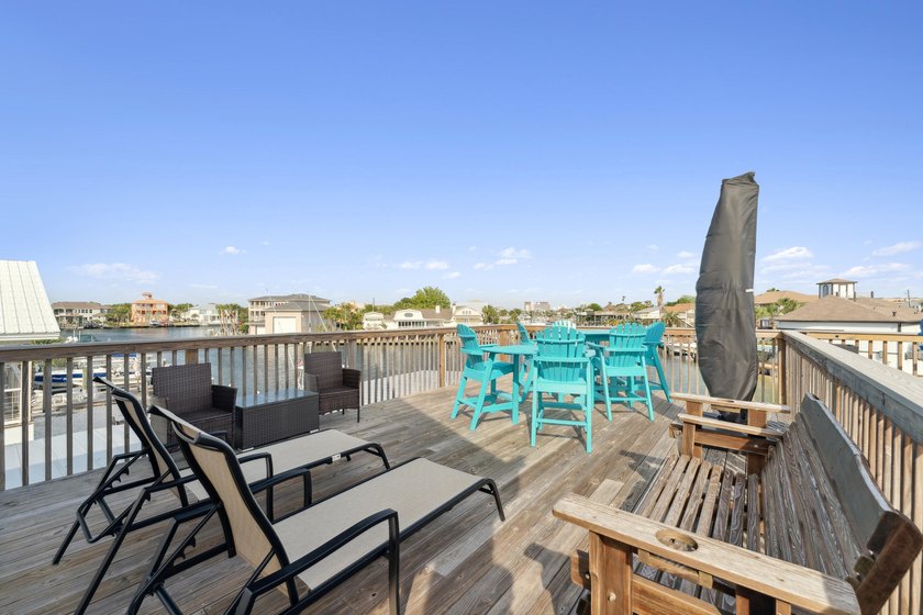 Waterfront living meets beach lifestyle in this beautifully - photo 50