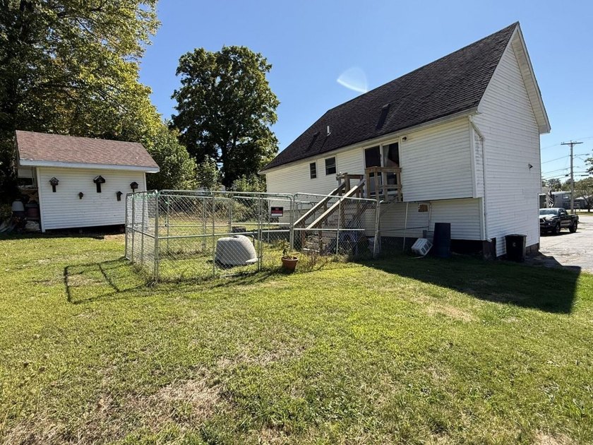 Affordable &amp; Well-Maintained 3-Unit - Ideal for an - photo 8