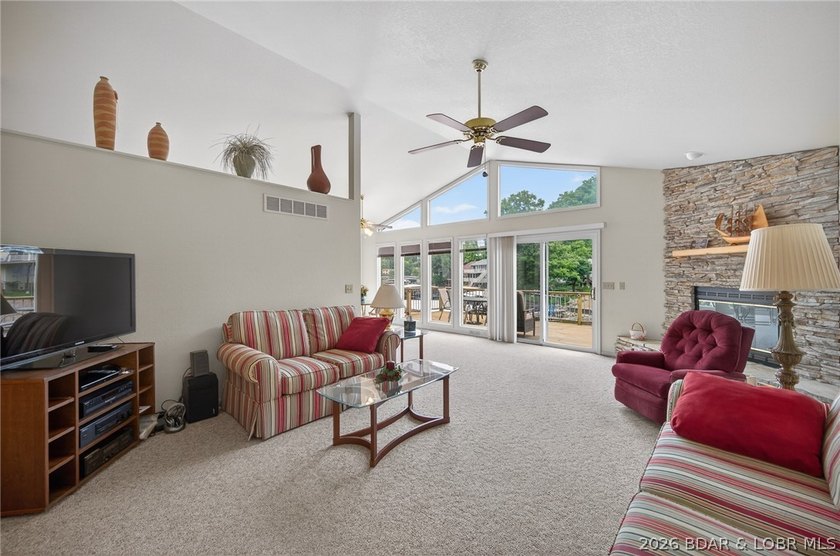 This property offers calm waters, 3 to 4 bedrooms, 3 full baths - photo 13