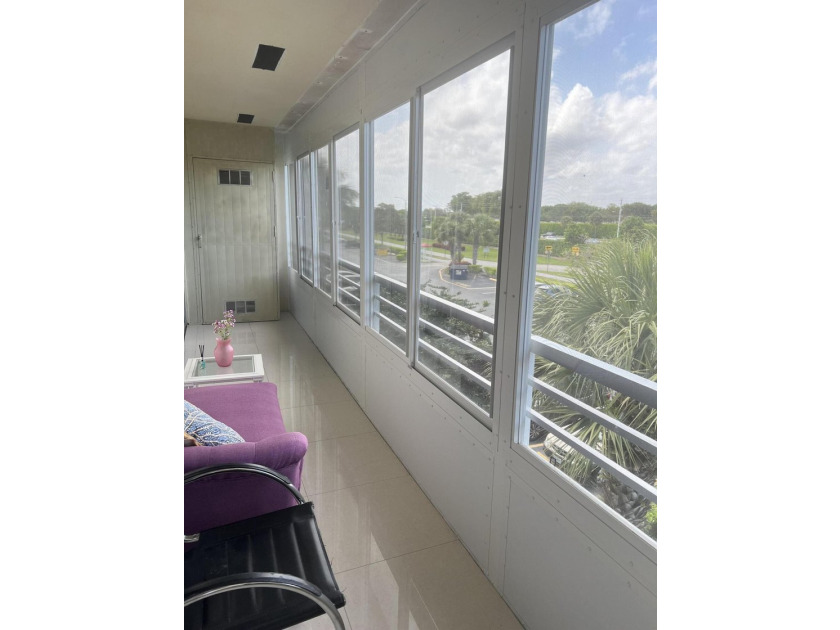 Rarely available Executive Model. Largest 1 bdr penthouse condo - photo 13