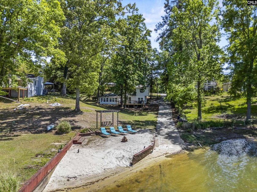 Welcome to your perfect Lake Murray getaway! This charming - photo 20