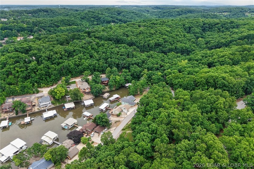 This property offers calm waters, 3 to 4 bedrooms, 3 full baths - photo 39