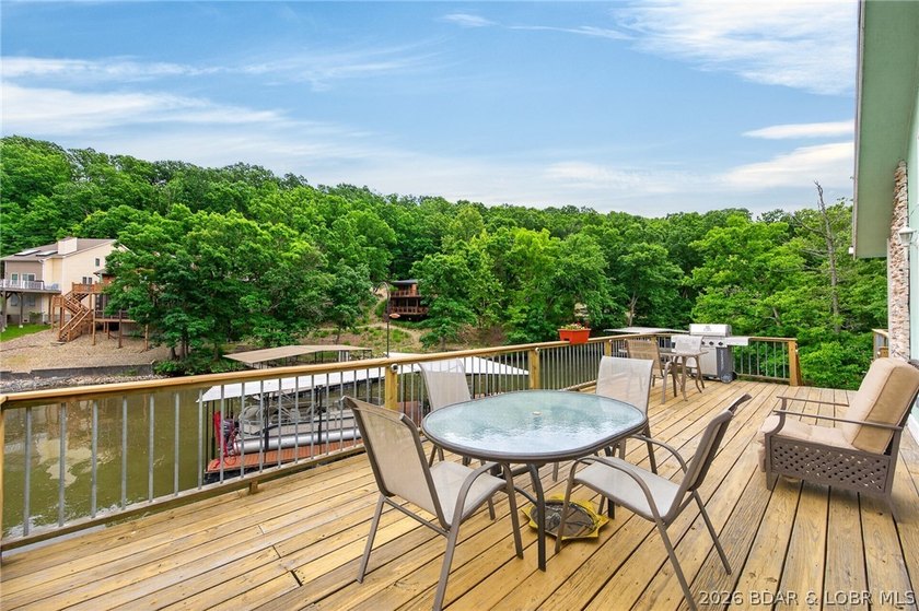This property offers calm waters, 3 to 4 bedrooms, 3 full baths - photo 42