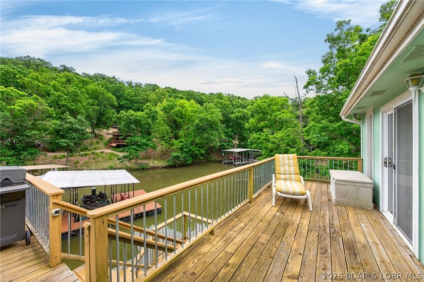 This property offers calm waters, 3 to 4 bedrooms, 3 full baths - photo 45