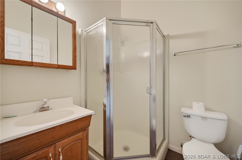 This property offers calm waters, 3 to 4 bedrooms, 3 full baths - photo 49