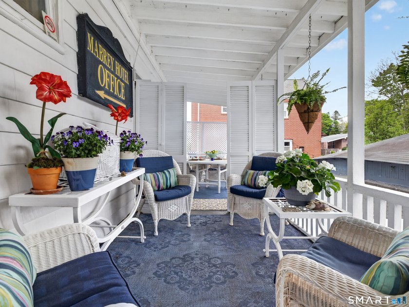 Located in the heart of New London's historic seaside district - photo 4