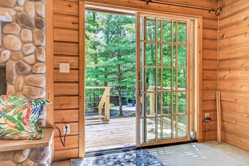 Nestled in the heart of Massanutten, this charming cabin offers - photo 6