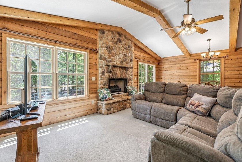 Nestled in the heart of Massanutten, this charming cabin offers - photo 9