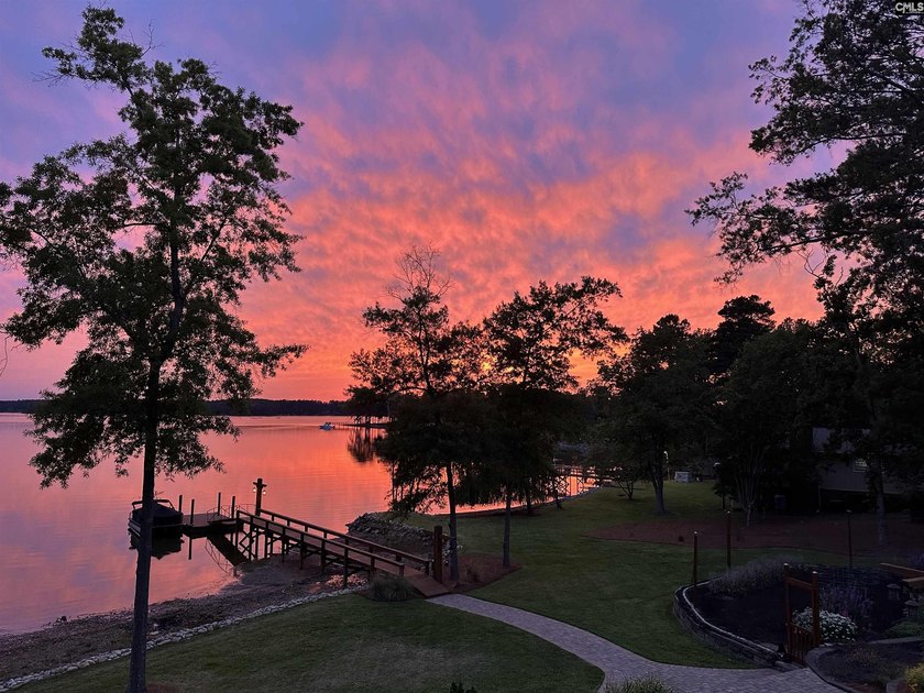Lake Murray signature property Perfectly positioned, beautifully - photo 12