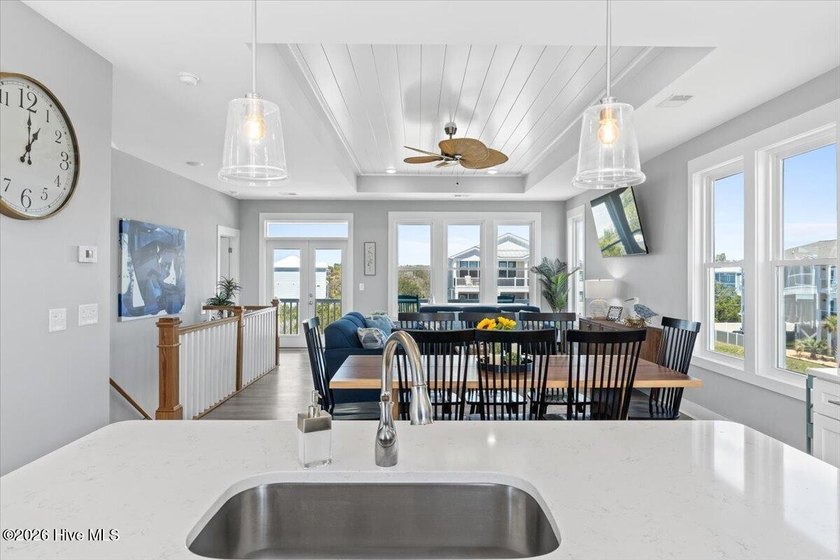Welcome to **Sun Kissed**, a beautifully furnished 5-bedroom - photo 23