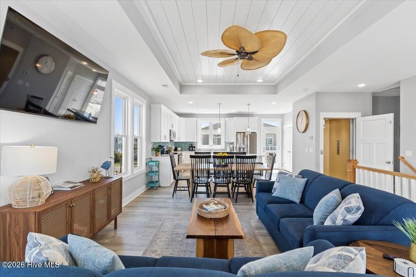 Welcome to **Sun Kissed**, a beautifully furnished 5-bedroom - photo 31