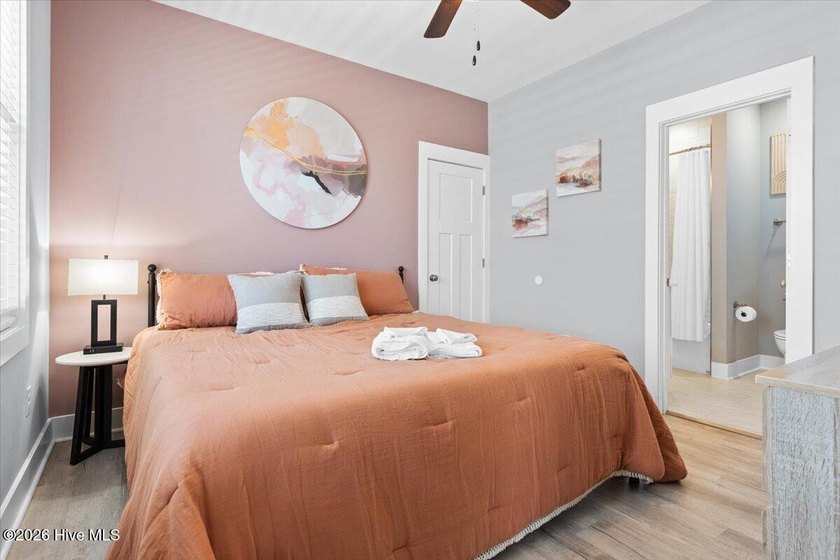 Welcome to **Sun Kissed**, a beautifully furnished 5-bedroom - photo 33