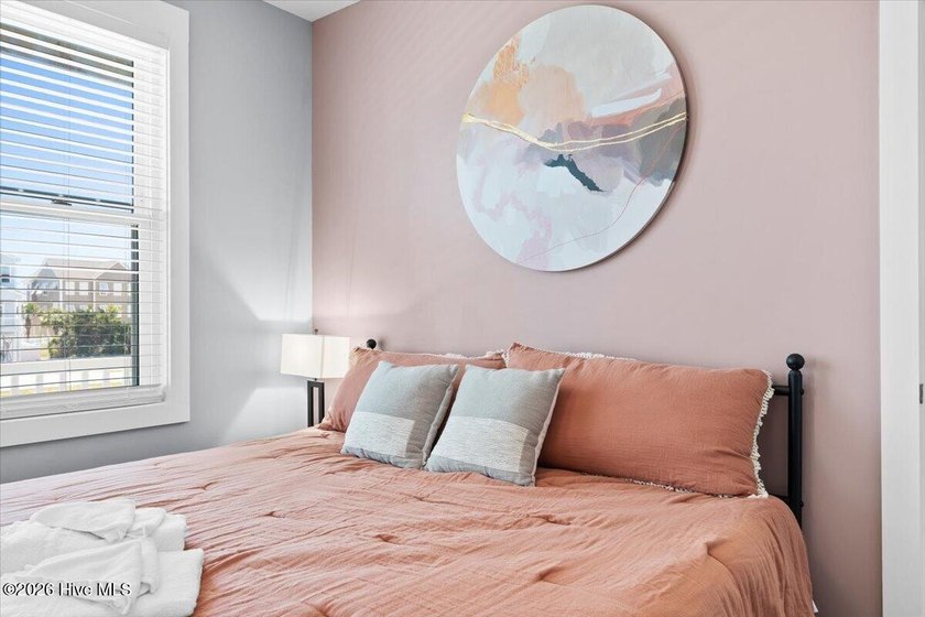 Welcome to **Sun Kissed**, a beautifully furnished 5-bedroom - photo 34