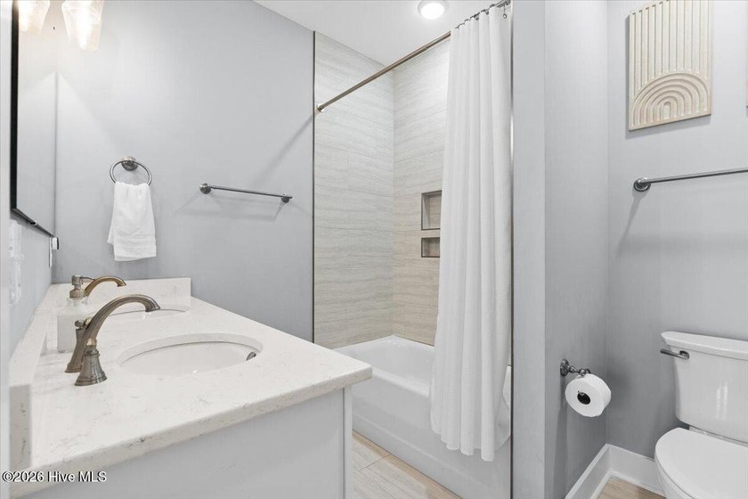Welcome to **Sun Kissed**, a beautifully furnished 5-bedroom - photo 37