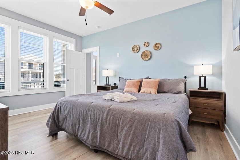 Welcome to **Sun Kissed**, a beautifully furnished 5-bedroom - photo 38