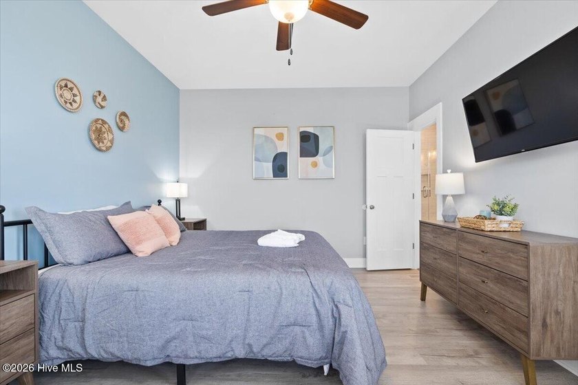 Welcome to **Sun Kissed**, a beautifully furnished 5-bedroom - photo 44
