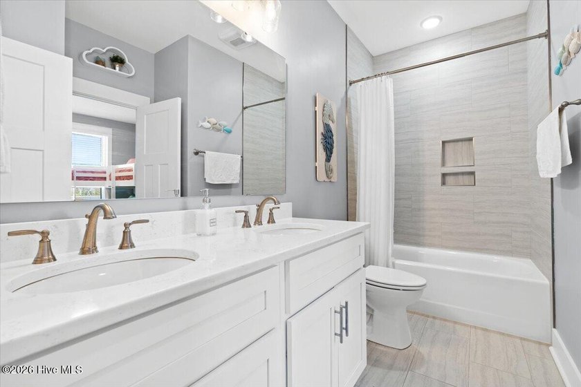 Welcome to **Sun Kissed**, a beautifully furnished 5-bedroom - photo 45