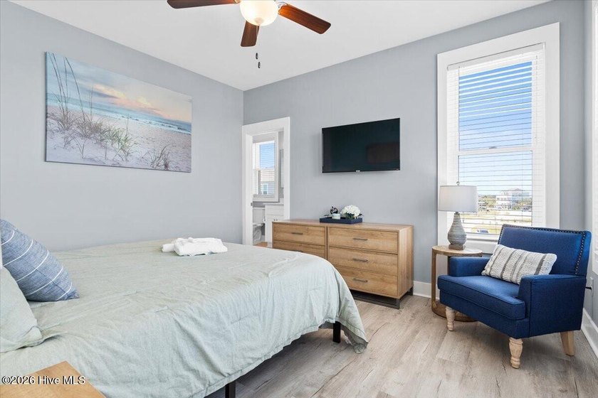 Welcome to **Sun Kissed**, a beautifully furnished 5-bedroom - photo 47