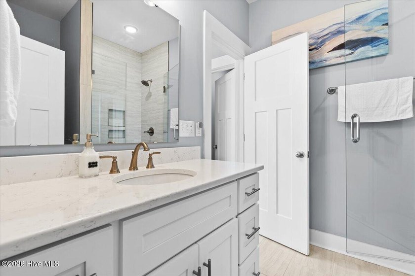 Welcome to **Sun Kissed**, a beautifully furnished 5-bedroom - photo 48