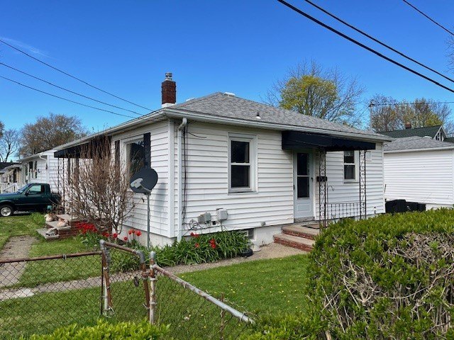 Well-maintained ranch duplex located in a quiet city - photo 2