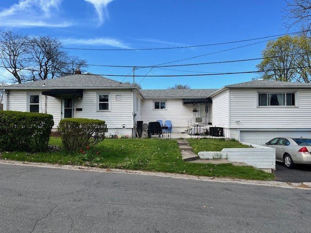 Well-maintained ranch duplex located in a quiet city - photo 3