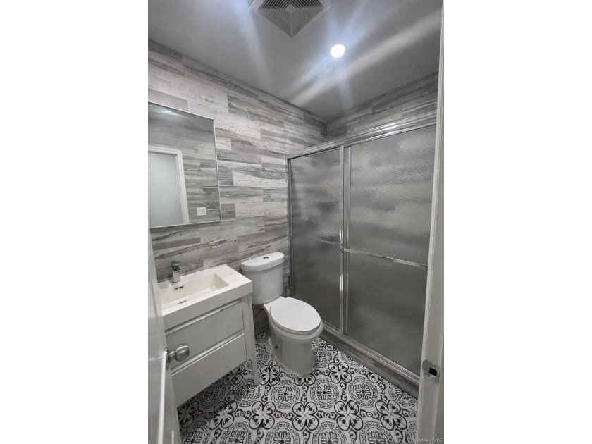 Prime Mixed-Use Investment Opportunity! Well-maintained - photo 3