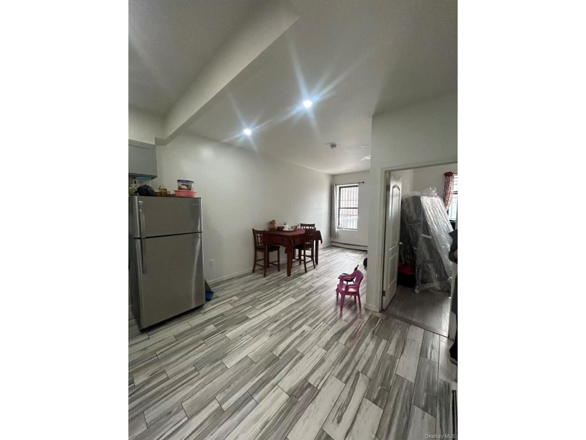 Prime Mixed-Use Investment Opportunity! Well-maintained - photo 4
