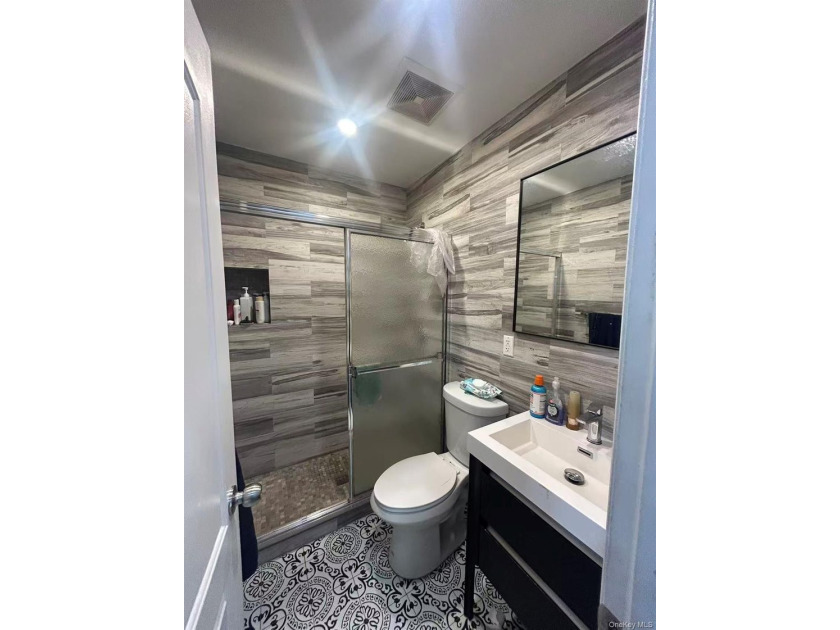 Prime Mixed-Use Investment Opportunity! Well-maintained - photo 9