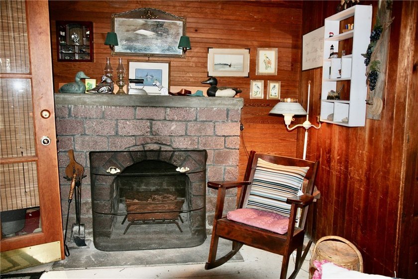 Welcome to *Island Treasure*, a charming historic cottage - photo 8