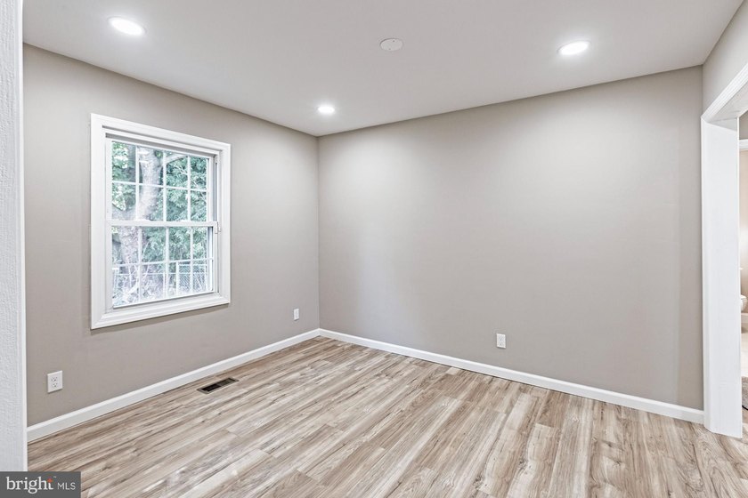 Looking for more home for your money? This beautifully renovated - photo 11