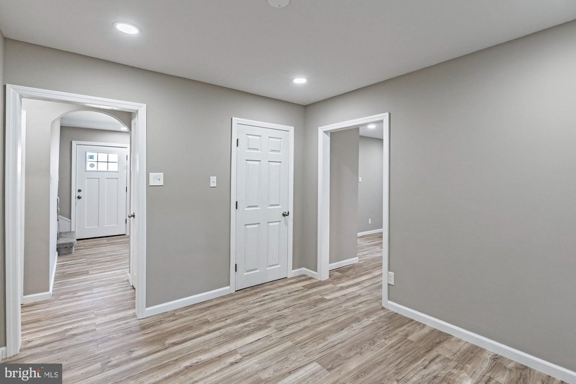 Looking for more home for your money? This beautifully renovated - photo 12