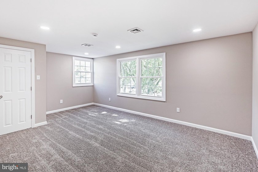 Looking for more home for your money? This beautifully renovated - photo 23