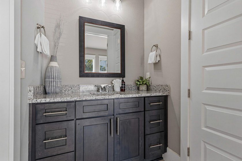 Perfectly positioned in the sought after Highland Parks - photo 11