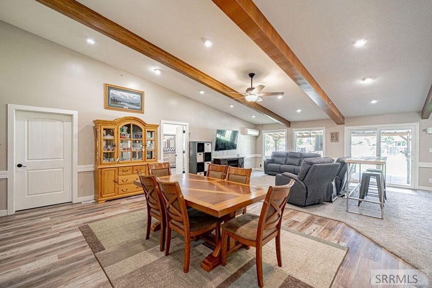 Once a licensed assisted-living home, this one-of-a-kind 4,292 - photo 13