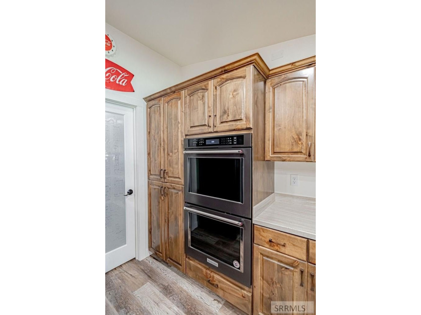 Once a licensed assisted-living home, this one-of-a-kind 4,292 - photo 17