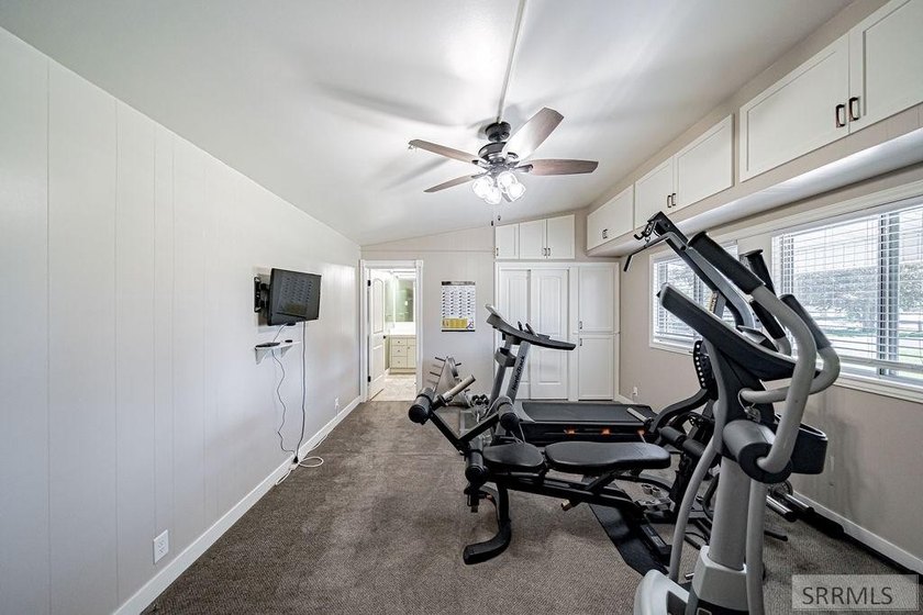 Once a licensed assisted-living home, this one-of-a-kind 4,292 - photo 23
