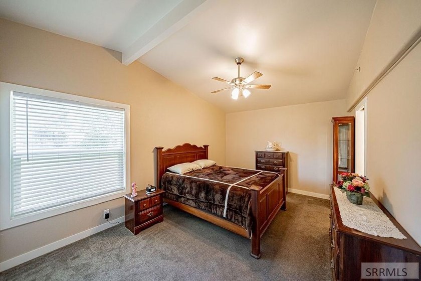 Once a licensed assisted-living home, this one-of-a-kind 4,292 - photo 25