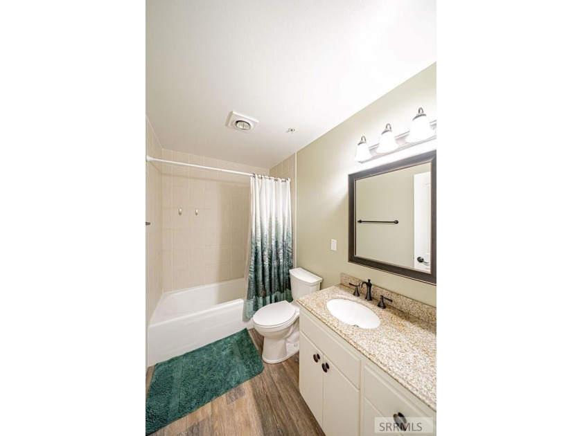 Once a licensed assisted-living home, this one-of-a-kind 4,292 - photo 33