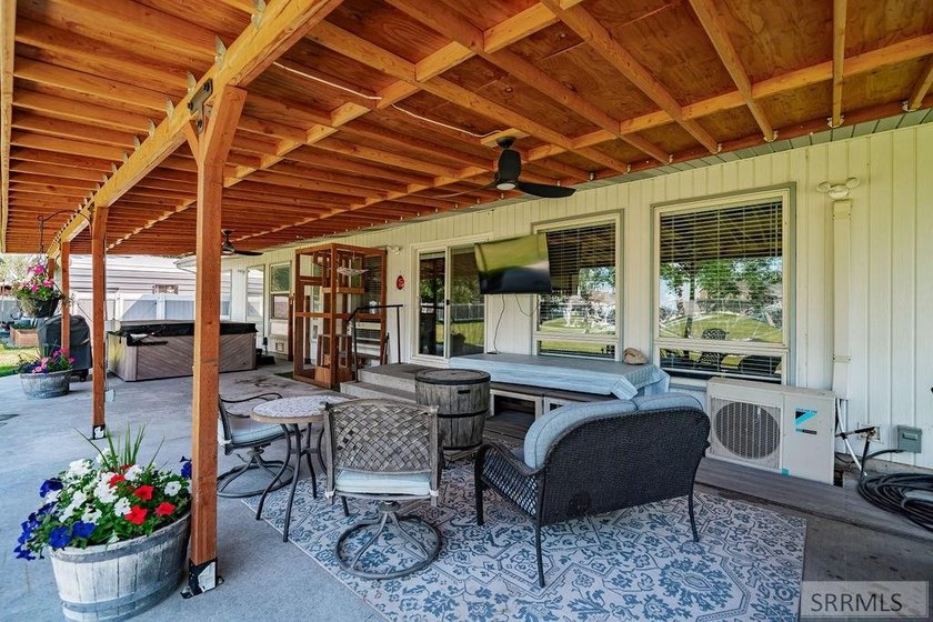 Once a licensed assisted-living home, this one-of-a-kind 4,292 - photo 37