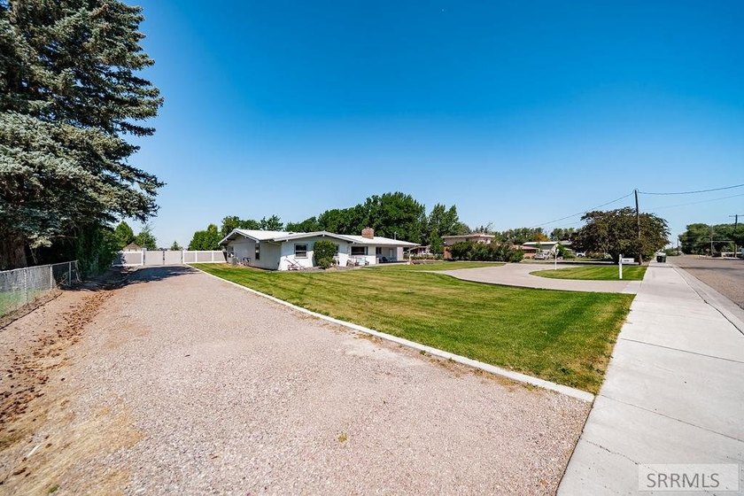 Once a licensed assisted-living home, this one-of-a-kind 4,292 - photo 43
