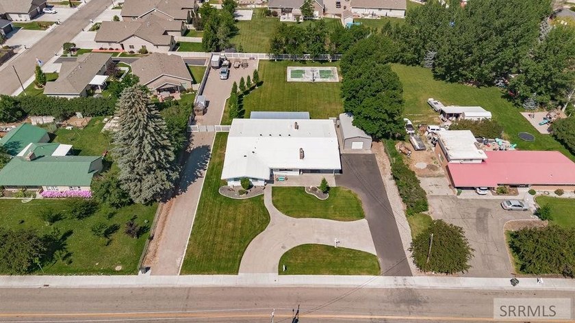 Once a licensed assisted-living home, this one-of-a-kind 4,292 - photo 45