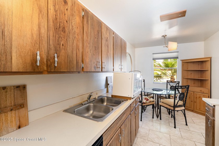 Owner says bring offers!!! Crisp and convenient, this 2 bed, 2 - photo 12