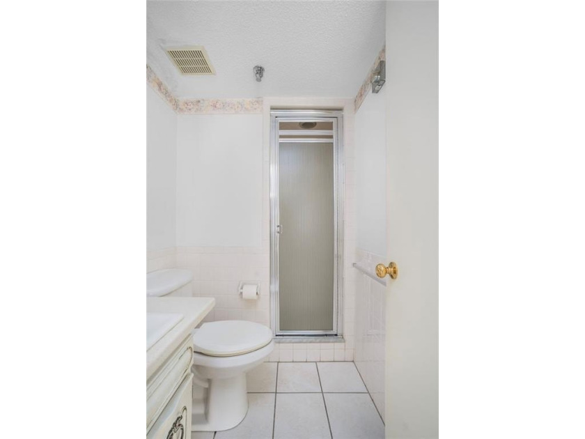 Empty Nesters or 1st time buyers! 2 bedroom, 2 bathroom one - photo 20