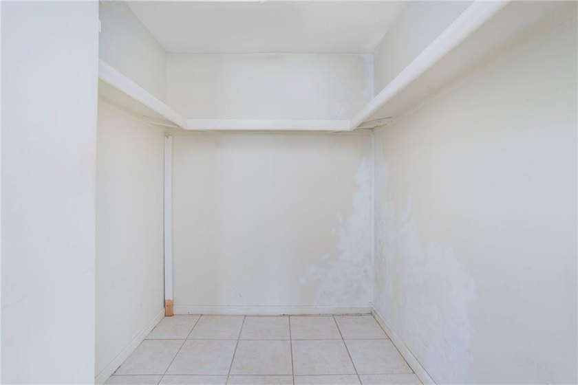 Empty Nesters or 1st time buyers! 2 bedroom, 2 bathroom one - photo 24