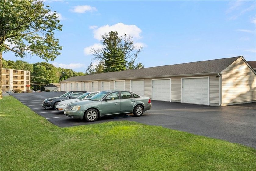 Empty Nesters or 1st time buyers! 2 bedroom, 2 bathroom one - photo 28