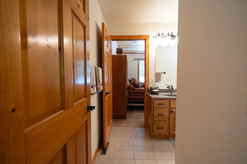 Welcome to your private retreat nestled on 2.71 serene acres - photo 32